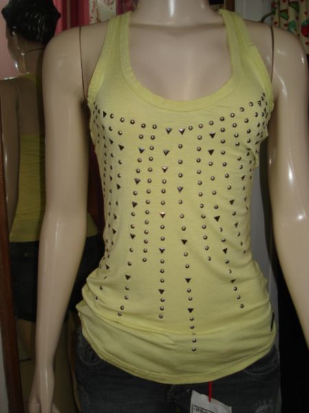 Blusa com tachas